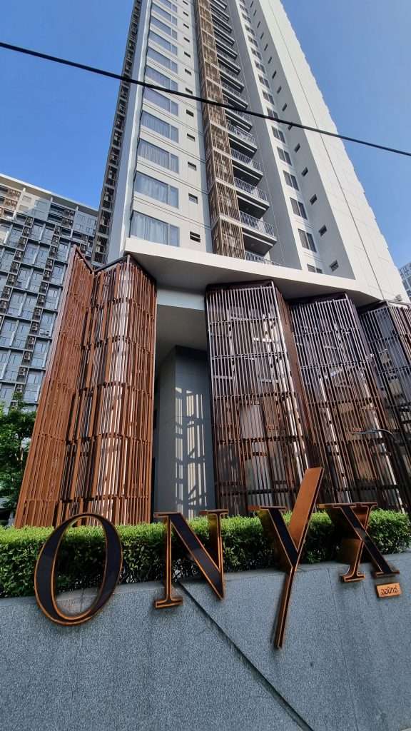 Onyx Phaholyothin condominium - living and working in Bangkok